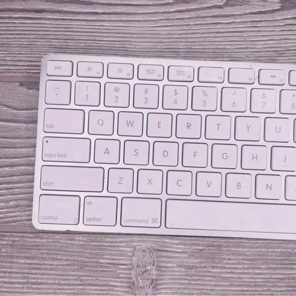Apple A1243 USB Wired Aluminum Keyboard for office / electronics computer works